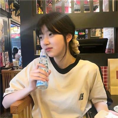 墙里的女人海报